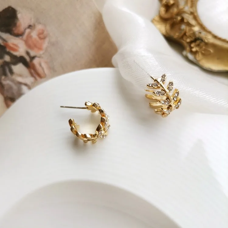 

Best Sale Gold Plated Micro Paved Crystal C Shaped Huggie Earrings S925 Sterling Silver Needle Leaf Earrings For Girls