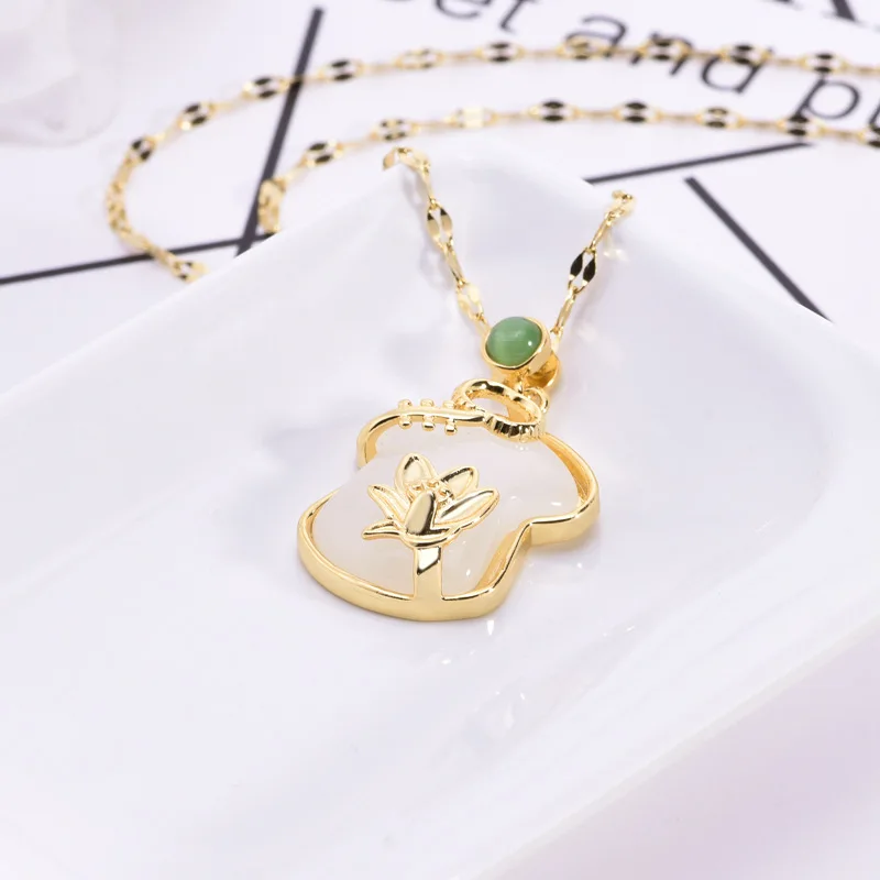 

2021 New White Jade Lotus Cheongsam Titanium Steel Necklace Women's 18K Gold Plated National Style Lip Chain Necklace