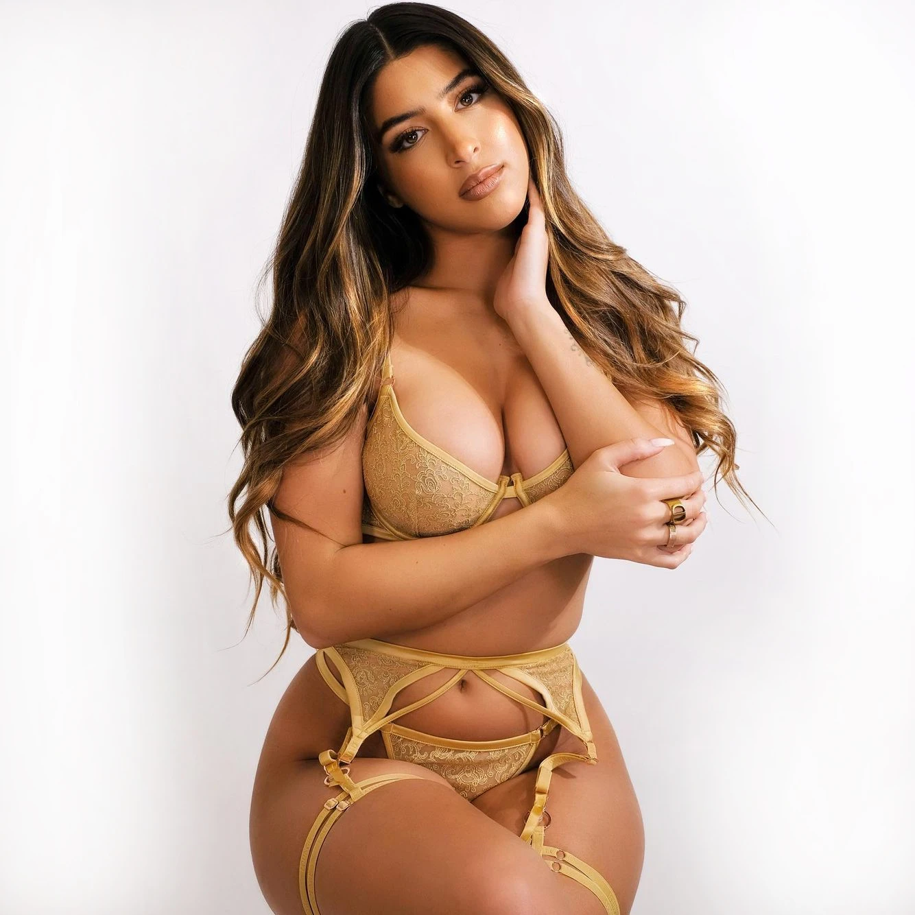 

Women High Quality Gold Hollow Out Underwire Garter Lingerie Set