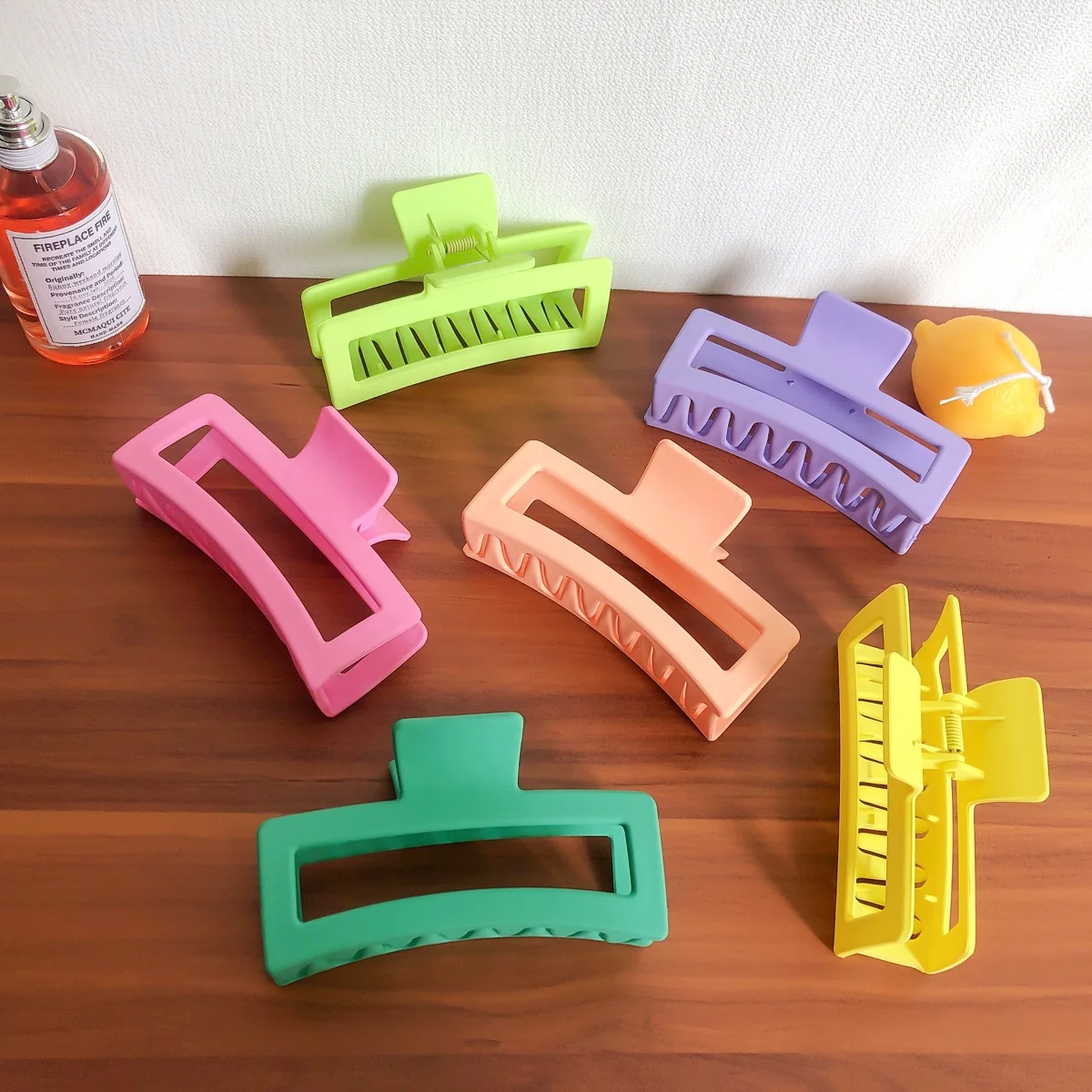 

Oversized 13 cm candy color geometric female fashion simple hair claw clip