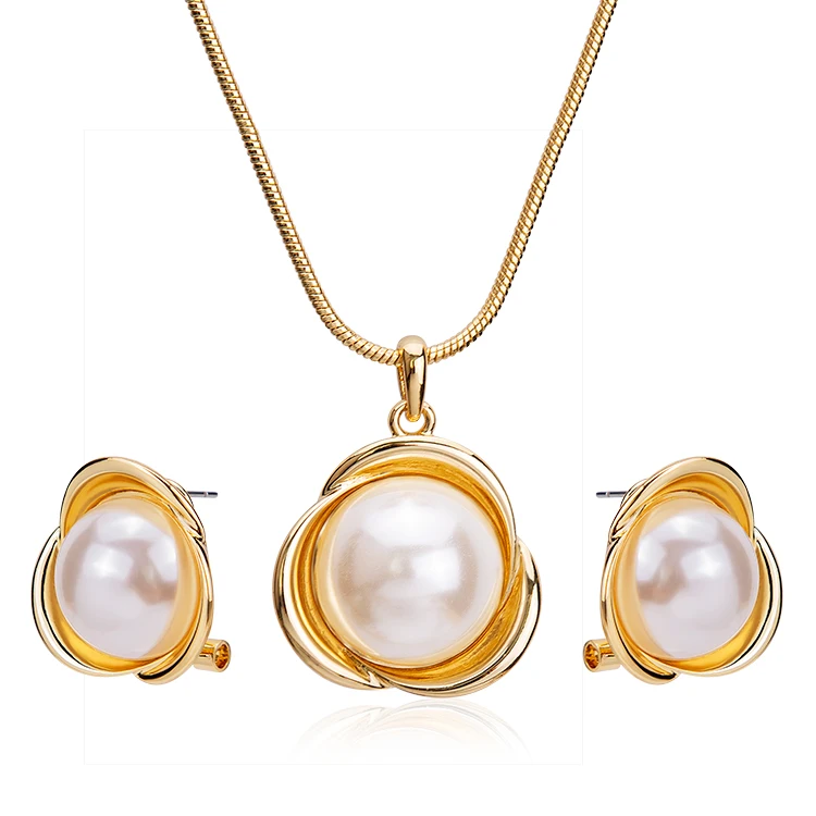 

Charare 18K gold plated Luxury flower petal pearl jewelry set