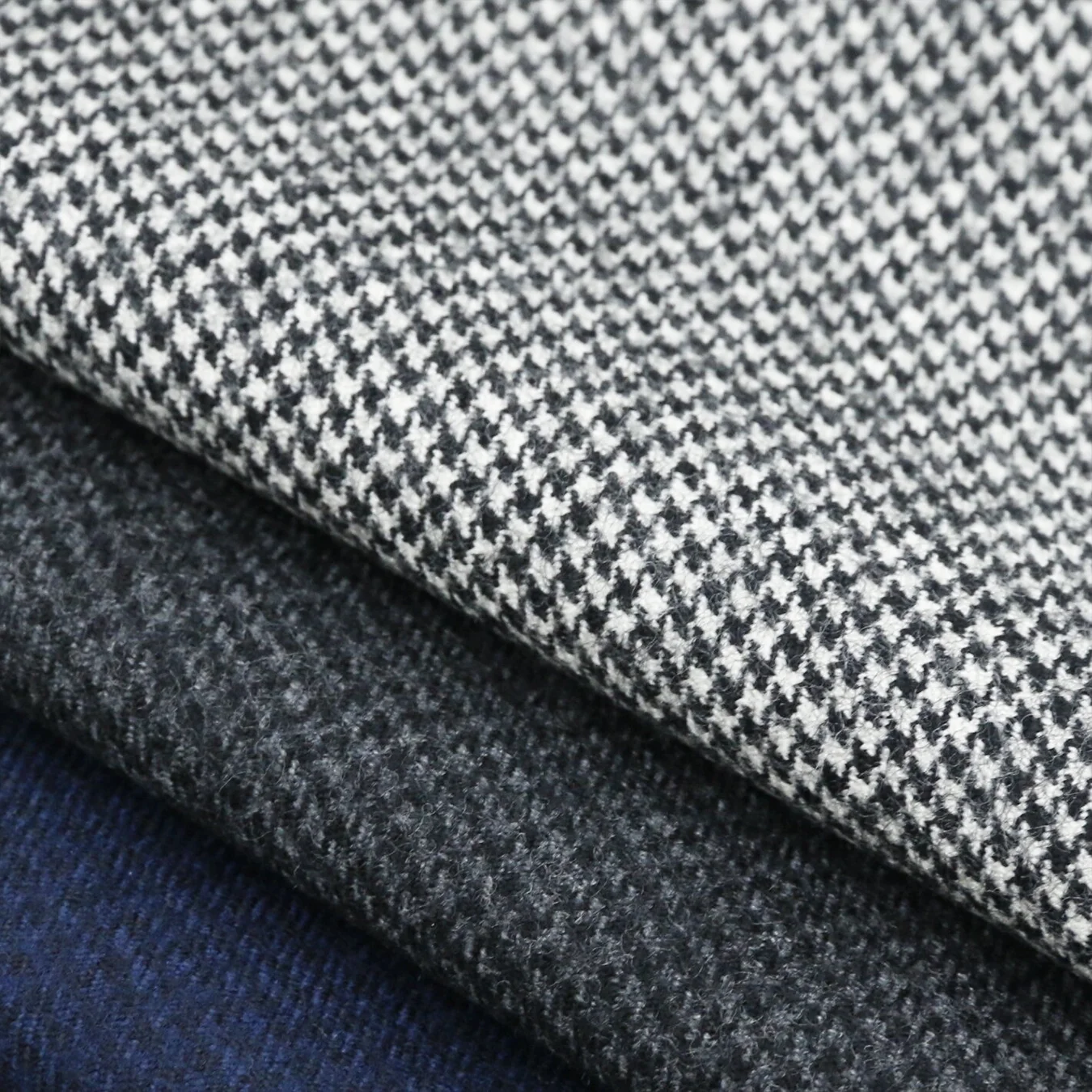 High-end Italian Merino Wool Fabric 100% Worsted Wool Suit Fabric for Men's Suits Brushed Fall and Winter Houndstooth