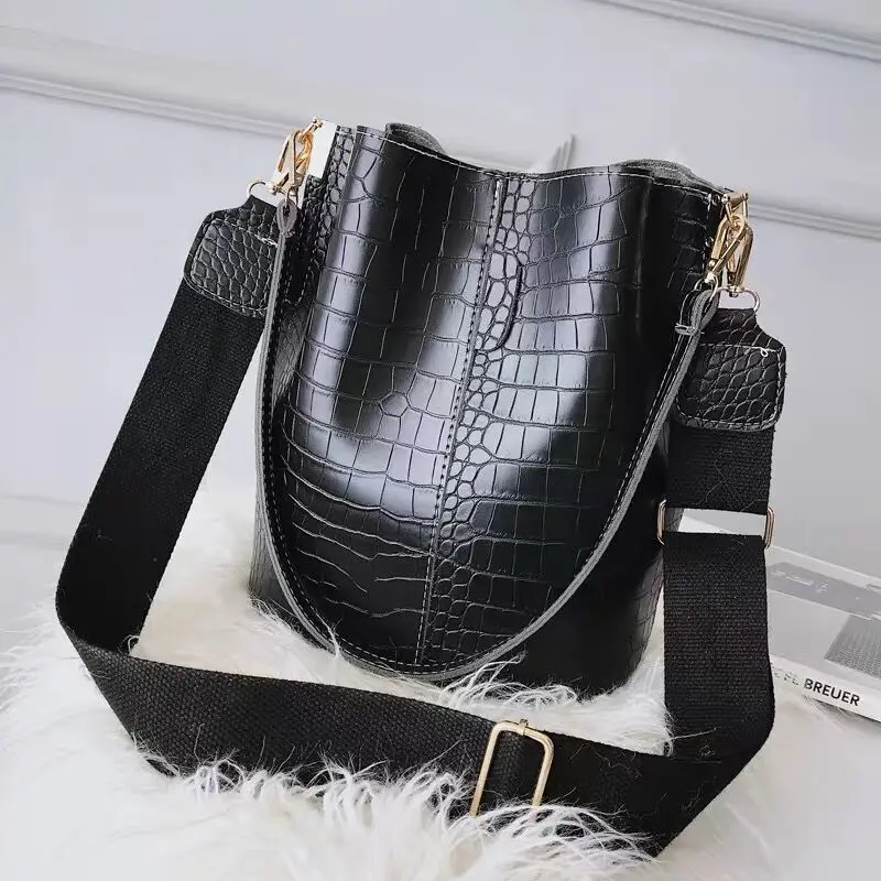 

2020 High Quality Crocodile Pattern women's luxury leather bag bucket bag handbag, Black,brown,green