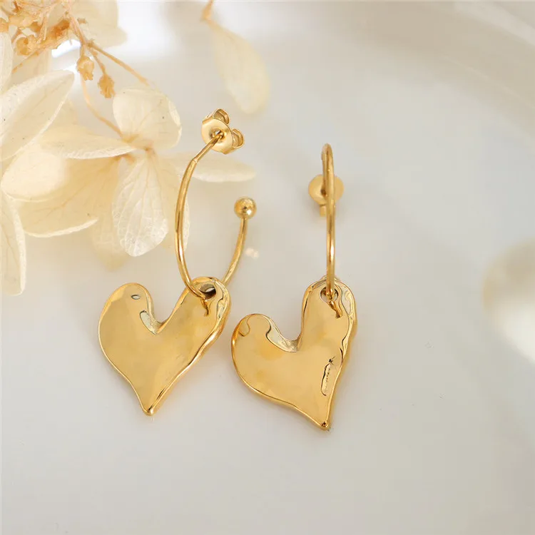 

Hot Selling Trend Vintage Statement Love Heart Shaped 18K Gold Plated Titanium Steel Drop Earrings For Women