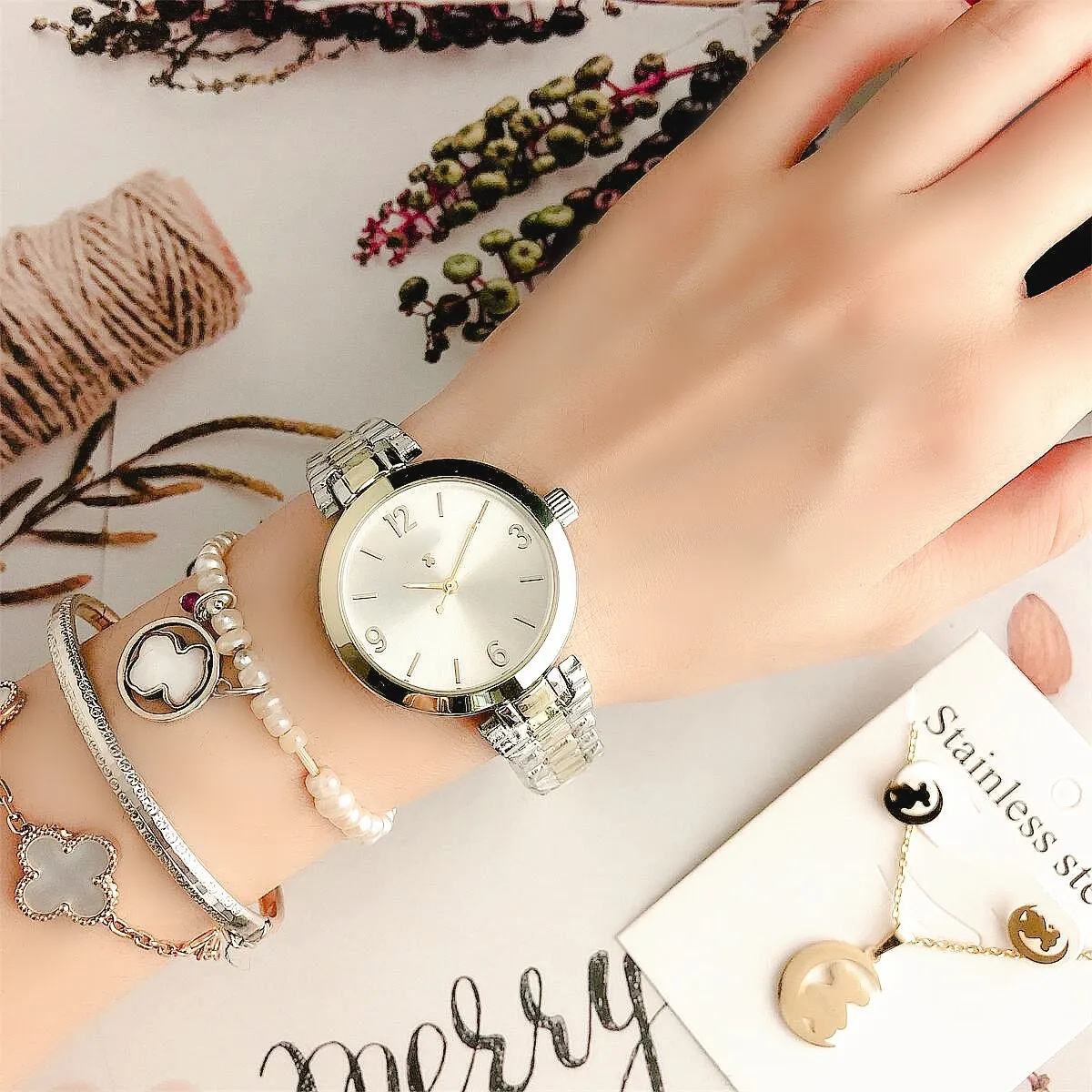 

Branded name watches women wrist luxury stainless steel watch set custom alloy casual fashion wristwatch At good price, Customized colors