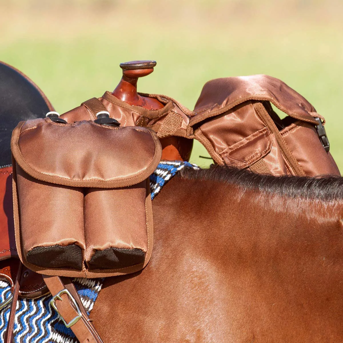 iso定制重量轻耐用坚固定制彩色帆布马袋尼龙防水马鞍袋适用于驴羊马