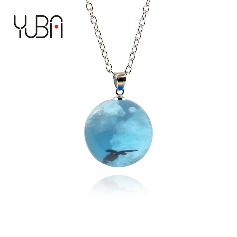 

Drop Shipping Blue Sky White Clouds Black Bird Transparent Resin Luminous Pendant Necklace For Gifts