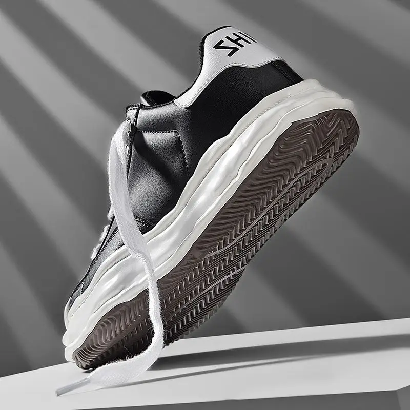 

Shoes Branded For Cricket With Sharp Grip Sports Grapper Shoes For Cricket Cap Board Shoes