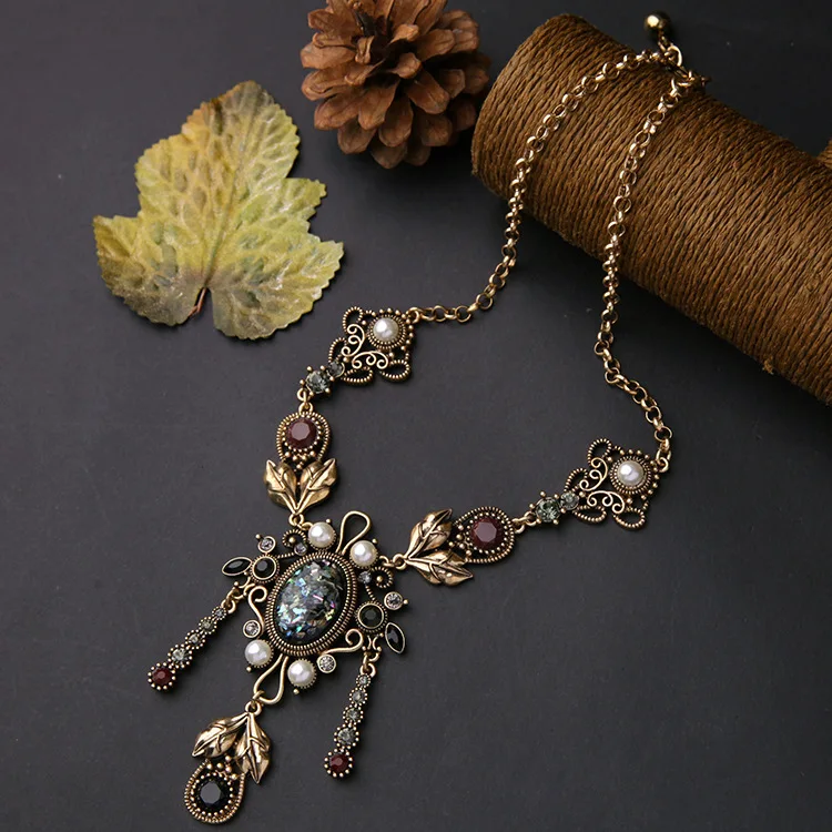 

Wholesale Pearl Crystal Choker Necklace Baroque Vintage Elegant Flower Pendant Necklace (KNK5141), Same as the picture