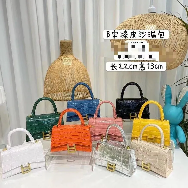 

Solid Color Fashion Design Wooden Clutch Girls Purses Packaging Bag