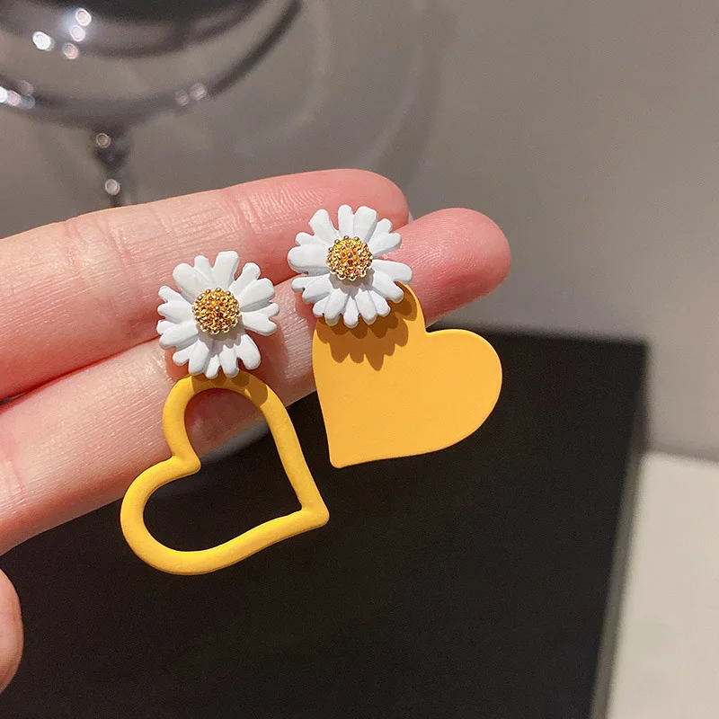 

Summer Trendy Jewelry Statement Cute Yellow Heart Sunflower Floral Little Daisy Stud Earrings for Women