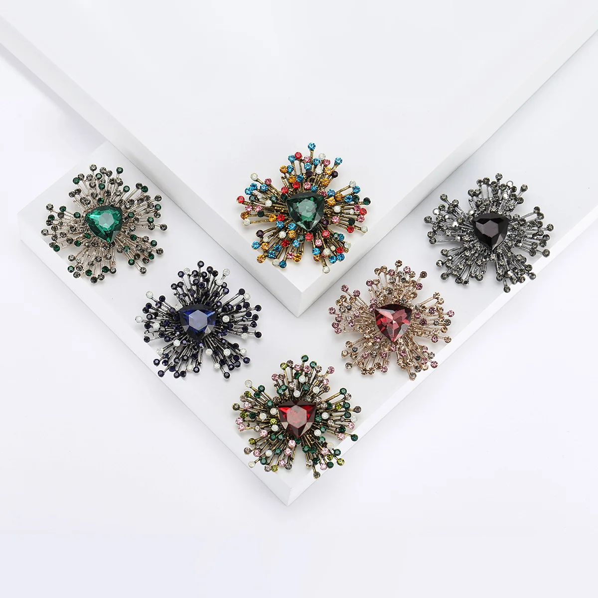 Hot Selling Irregular Geometric Women's Brooches Dressing Crystal Glass Brooch Gift for Party