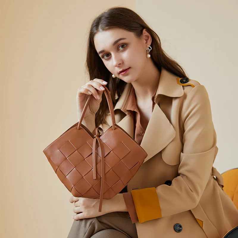 

High End Cowhide Heart Shaped Hand Woven Female Bags Shoulder Handbags