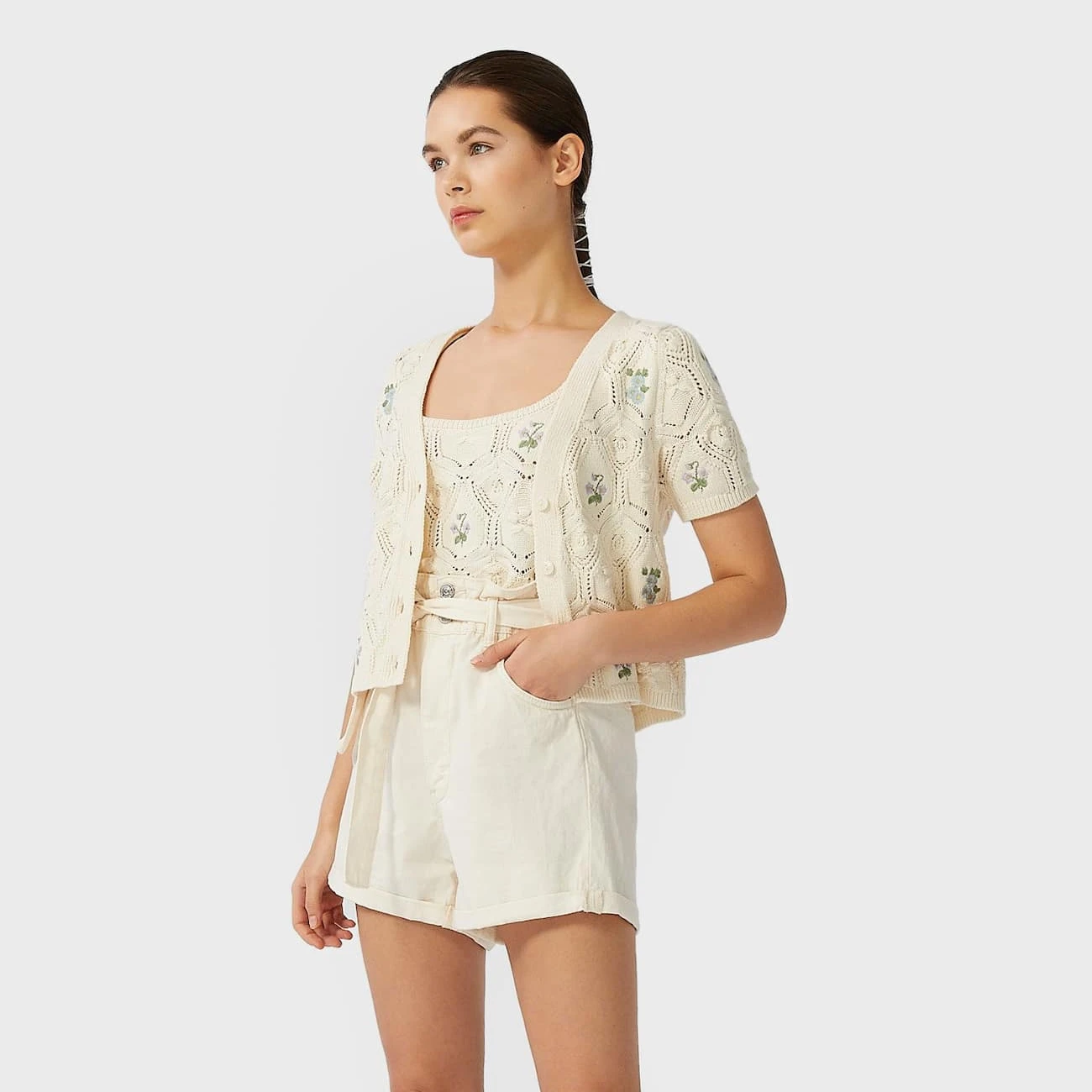 

Embroidered knitted sunscreen cardigan, White