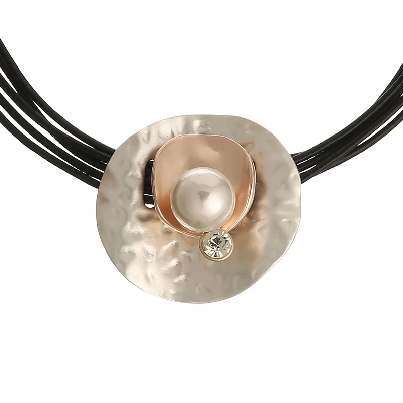 

Two-tone Round Pendant Freshwater Pearl Choker Women Chunky Choker Necklace