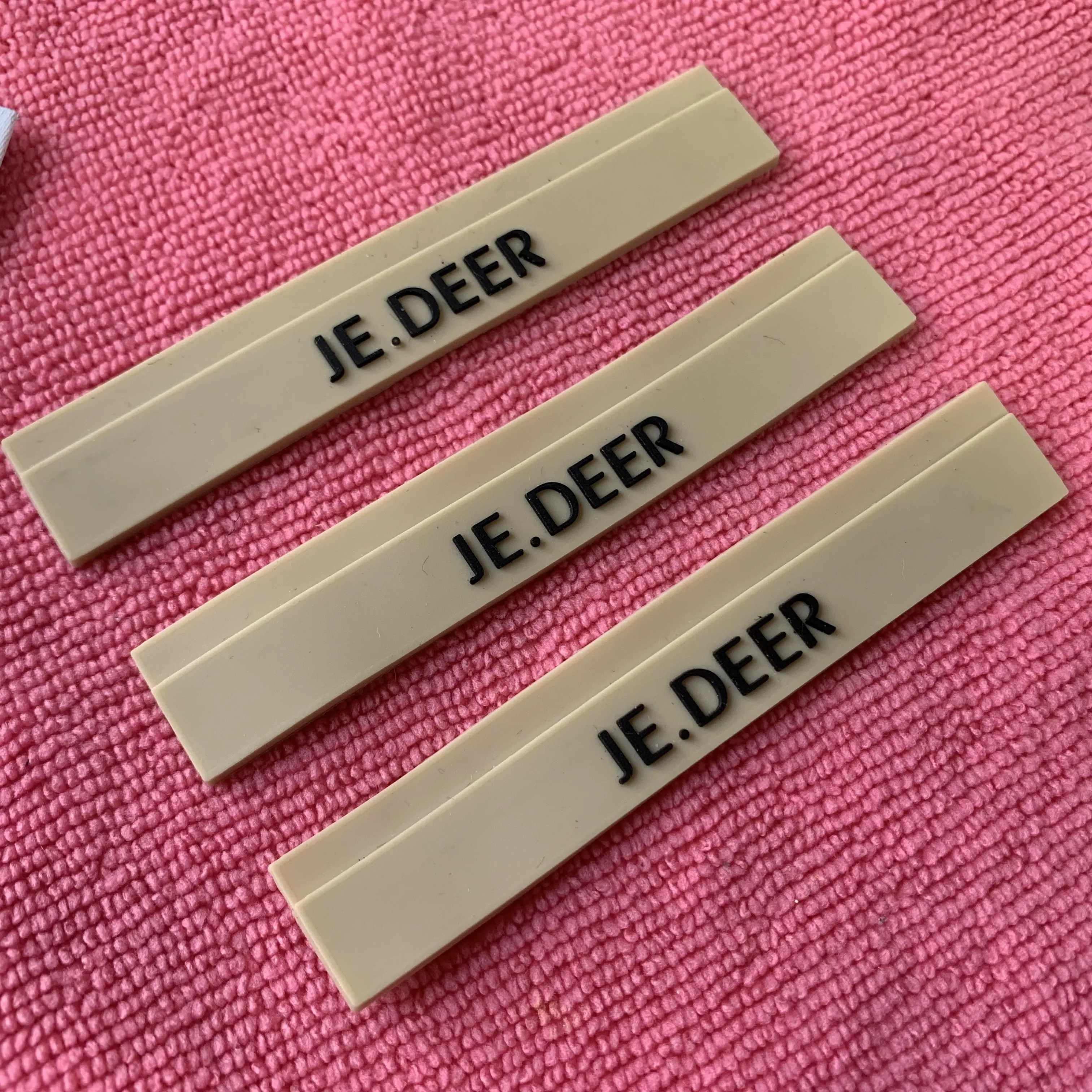 Cream Color Long Measurement Side Seam PVC Rubber LabelPrivate Logo Top Stitching 3D Silicone Rubber Tags