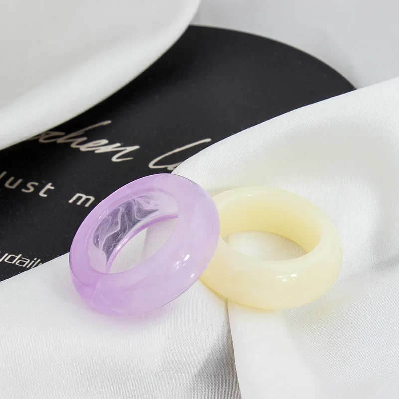 

2021 Sailing Jewelry Simple Personality Transparent Colored Resin Finger Band Ring Women Resin Band Ring