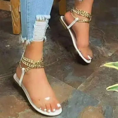 

2021 New fashion flat bottomed round metal chain transparent sandals women wear plus size beach sandals outside