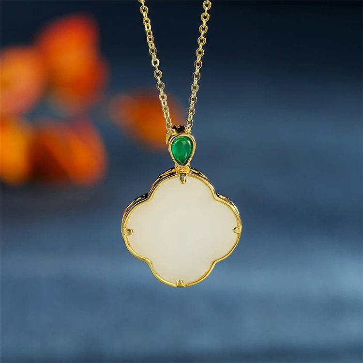 

Aimgal jewelry S925 sterling silver inlaid chalcedony Hetian Jade four-leaf clover personalized luxury women's necklace AP2