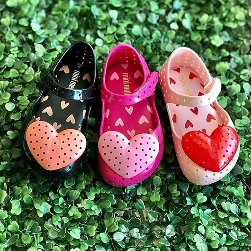 

Melissa's new Heart-shaped baby shoes for girls and cute baby Bobbin Jelly shoes for beach slip-proof