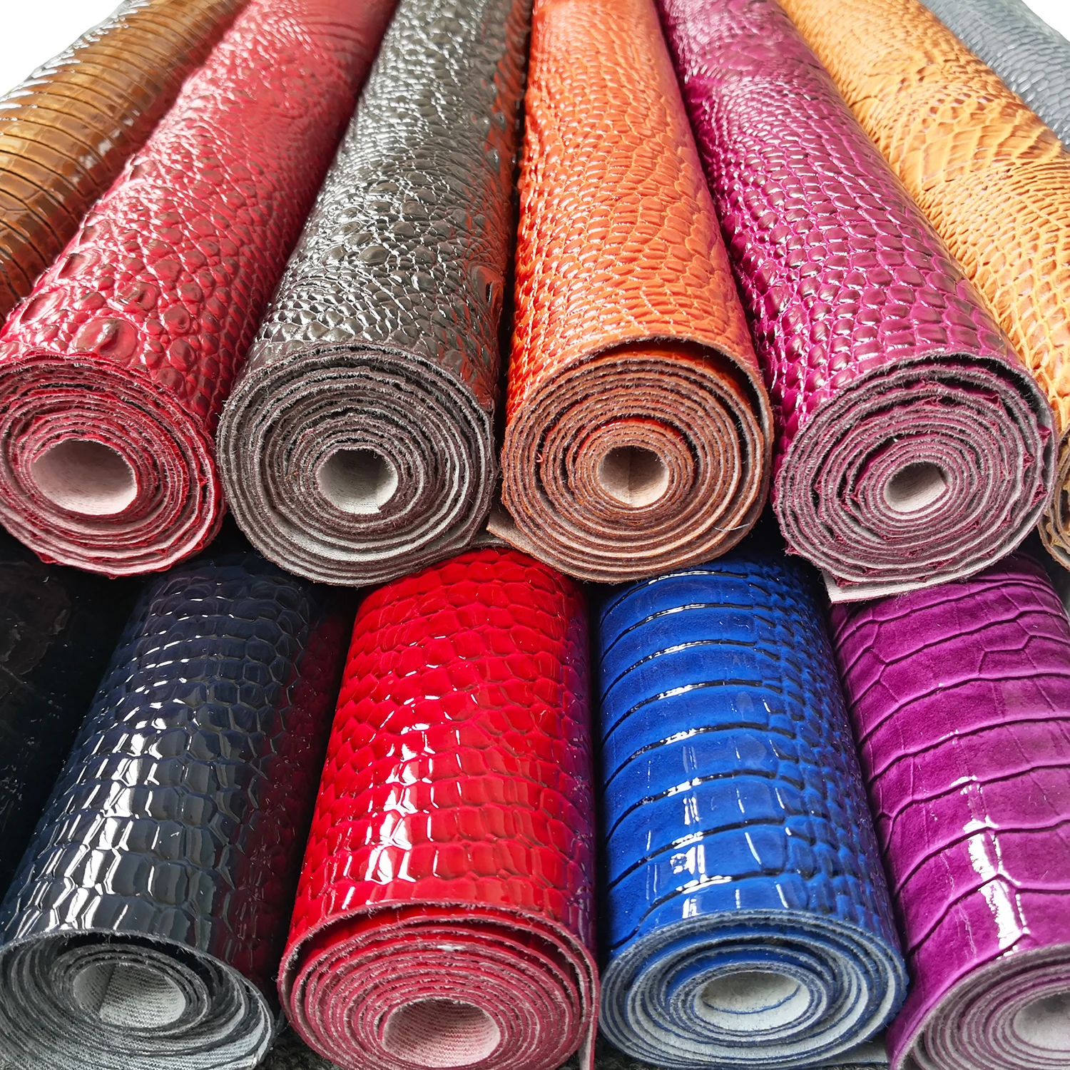 2020 流行时尚压花合成乙烯基pvc皮革面料鳄鱼纹仿皮鞋子袋