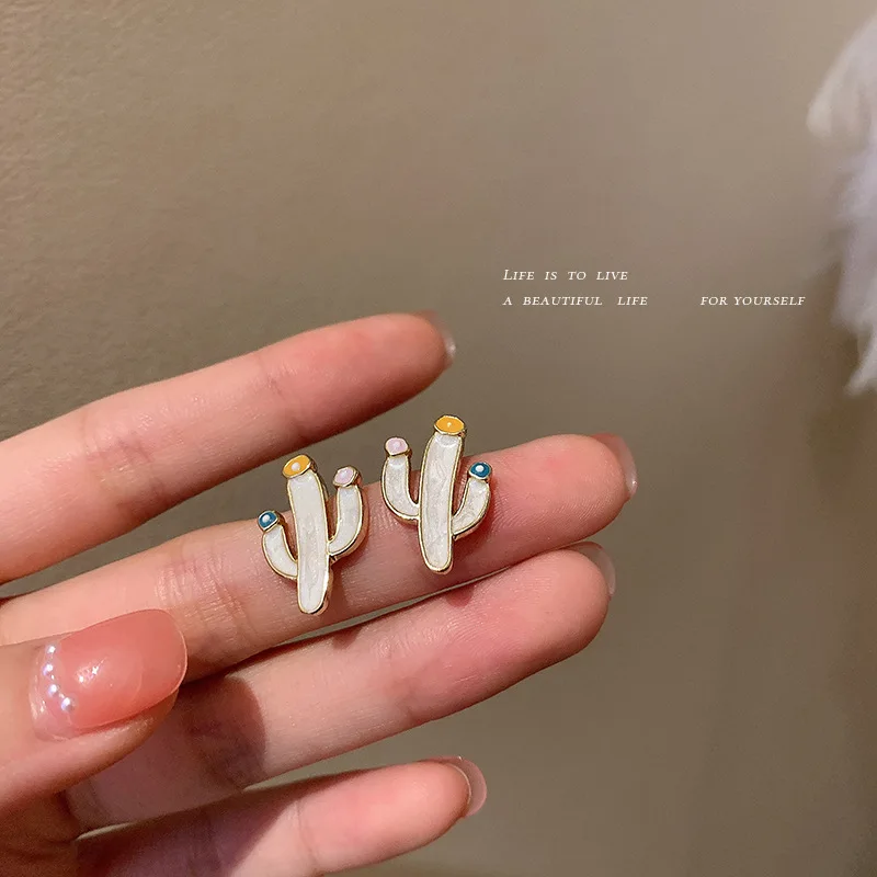 

trendy fashion cactus stud earrings