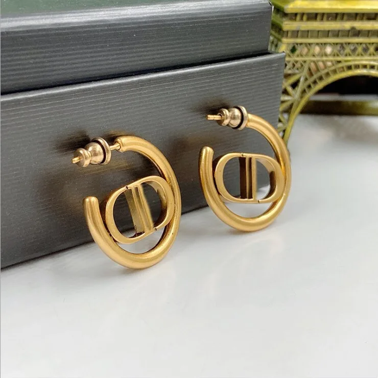 

2021 New Fashion Trend Women's Earrings Letter D Earrings Luxury C.D Earings Antique Gold Plated Copper Ear Rings, Picture shows