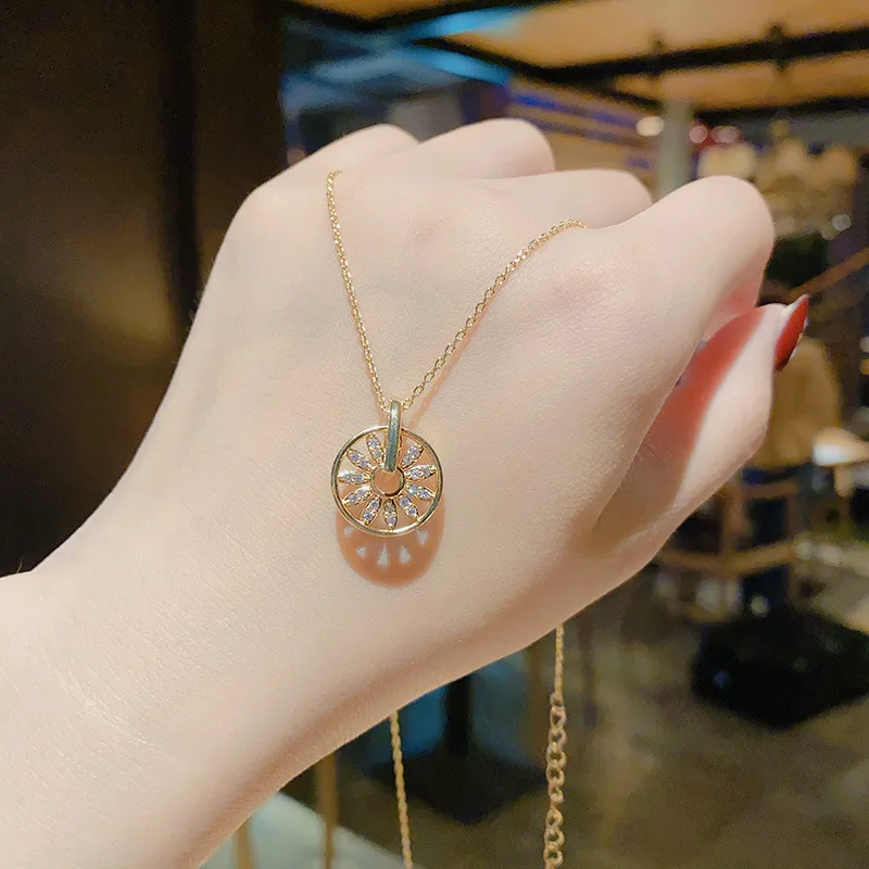 

Sparkling Hollow Round Circle Crystal Rhinestone Necklace Real Gold Plated Vintage Lucky Compass Pendant Necklace