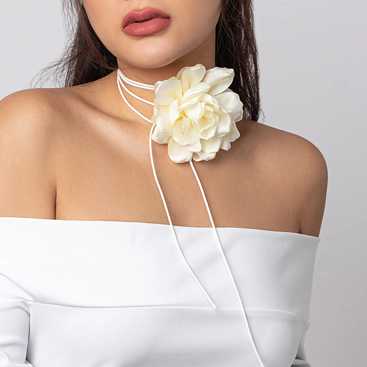 

SHIXIN Goth Big Rose Flower Clavicle Chain Necklace for Women Romantic Kpop Adjustable Bowknot Choker Dinner Party Jewelry