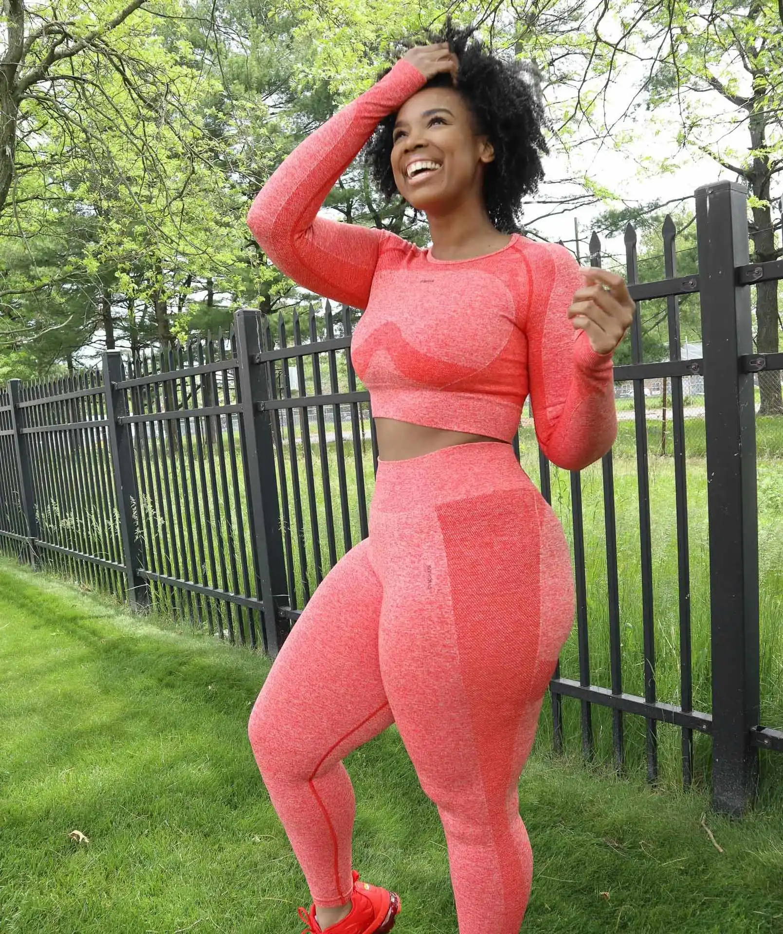 

Custom fabric nylon + spandex seamless yoga wear custom logo
