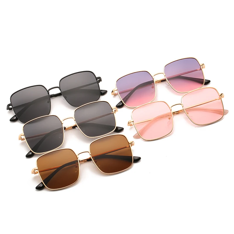 

Wholesale 2021 Fashionable Oversize Luxury Metal Frame Women Shades Sunglasses, Custom colors