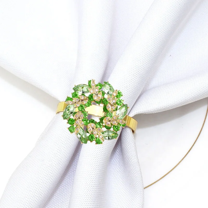 

Luxury Christmas Wreath Napkin Ring Metal Napkin Buckle Green Diamond Napkin Ring for Christmas Thanksgiving Dinner Party HWD140