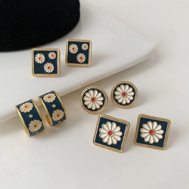 

New Trendy Young Girl Daily Accessories Vintage Blue Women Enamel Round Square Flower Daisy Stud Earrings, As picture