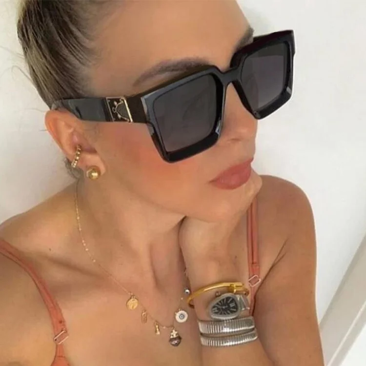 

DOISYER 2020 Newest trendy fashion custom black bulk sahdes retro sun glasses oversize square women sunglasses 2021
