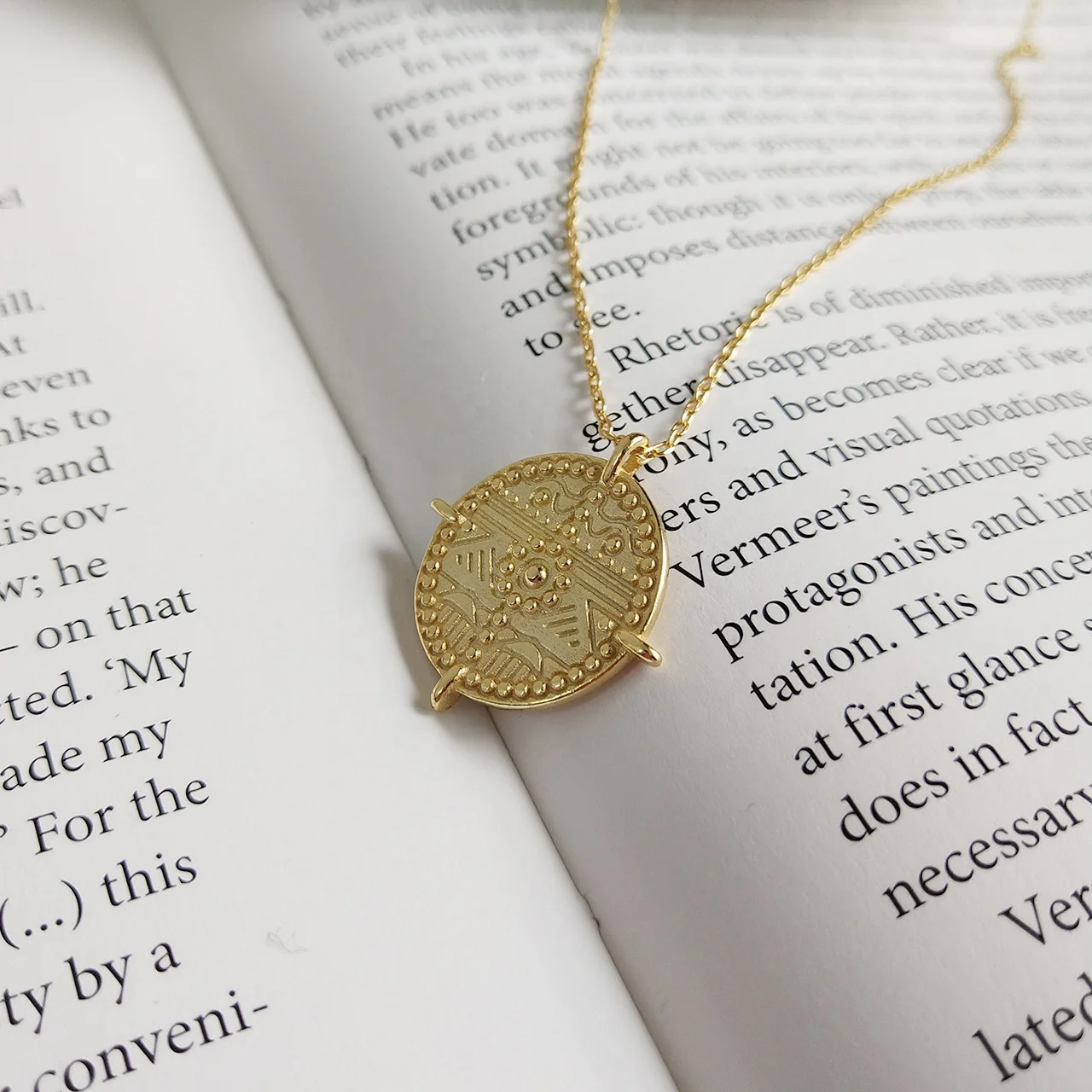 

Vintage Jewelry S925 Sterling Silver Coin Pendant Necklace Retro 18K Gold Star Round Coin Pendant Necklace