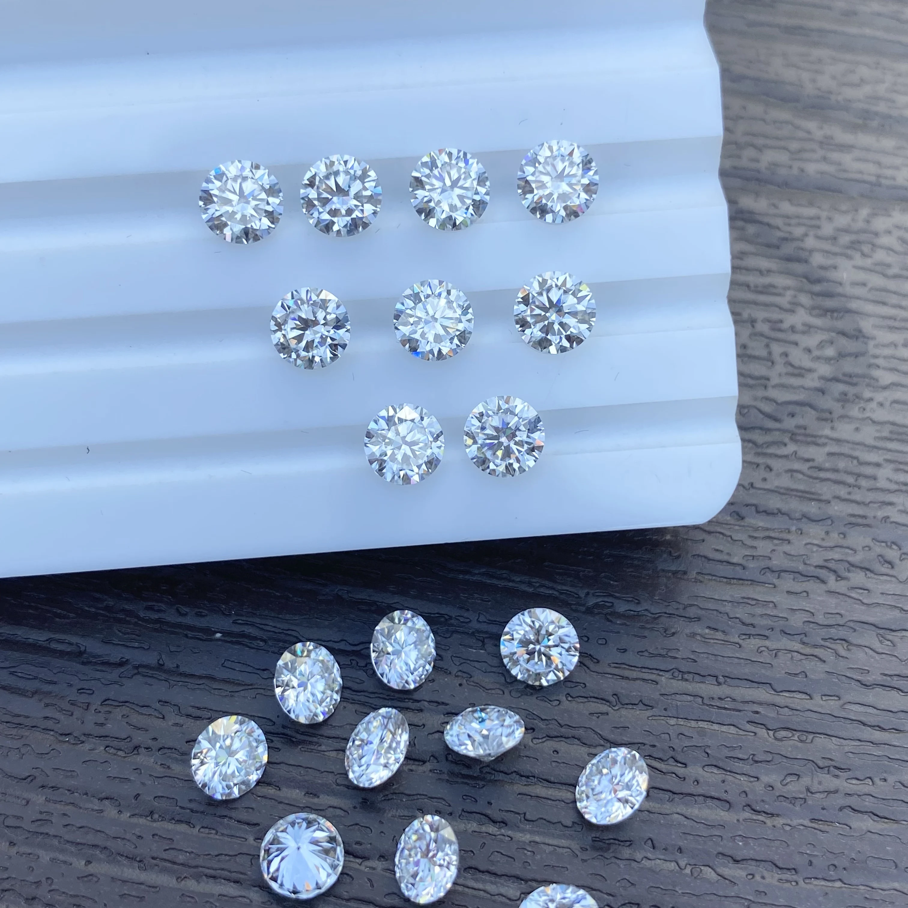 Round  4.0mm - 10.0mm Factory Wholesale Price Jewelry Synthetic Loose Gemstone White D Color Vvs Moissanite  Diamond
