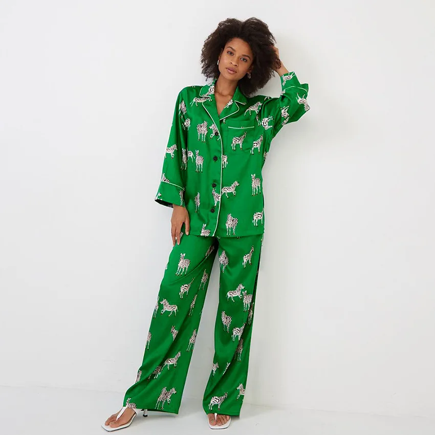 

Wholesale Custom Two Pieces Animal Pyjamas Print Satin Pajamas for Women Sleepwear