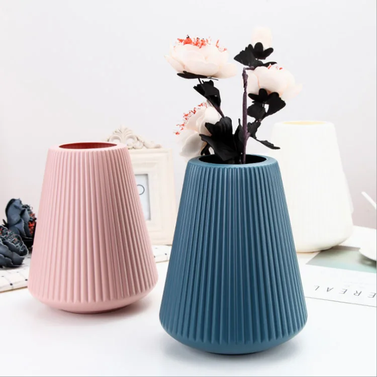 

China high quality home decoration beautiful elegant durable desktop PP flower vase