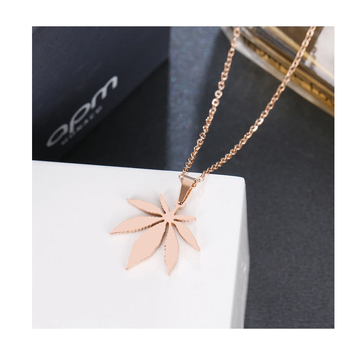 

For Women Man Maple Leaf Choker Pendant Necklace Engagement Jewelry Stainless Steel Chains Necklaces, Picture shows