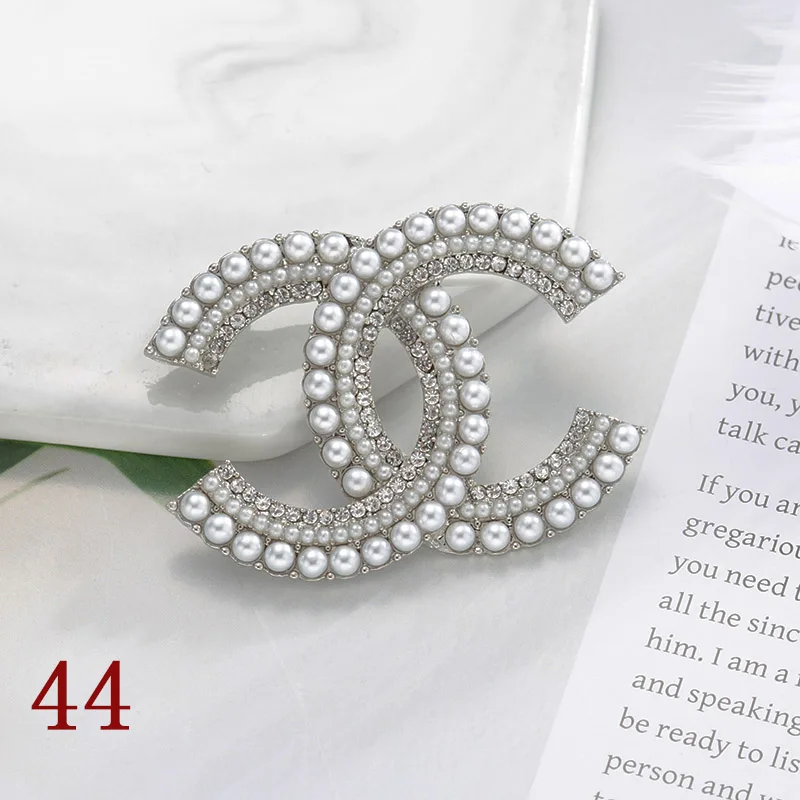 
Elegant Luxury High Level l Women Brooch With Zircon Crystal Pin New Arrival High Quality Clothing accessories 