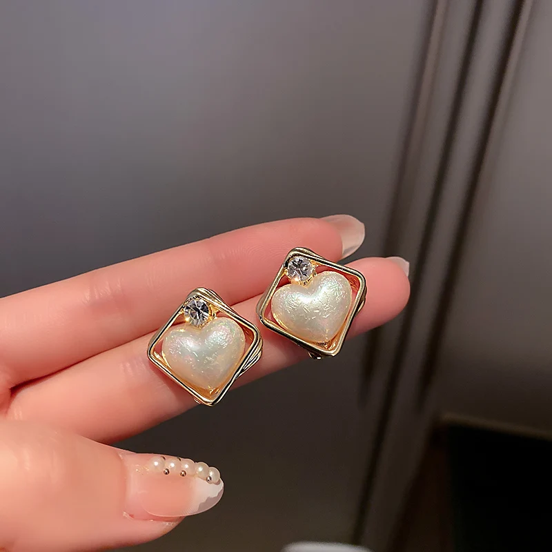 

trendy fashion gold plated pearl crystal studd heart earrings