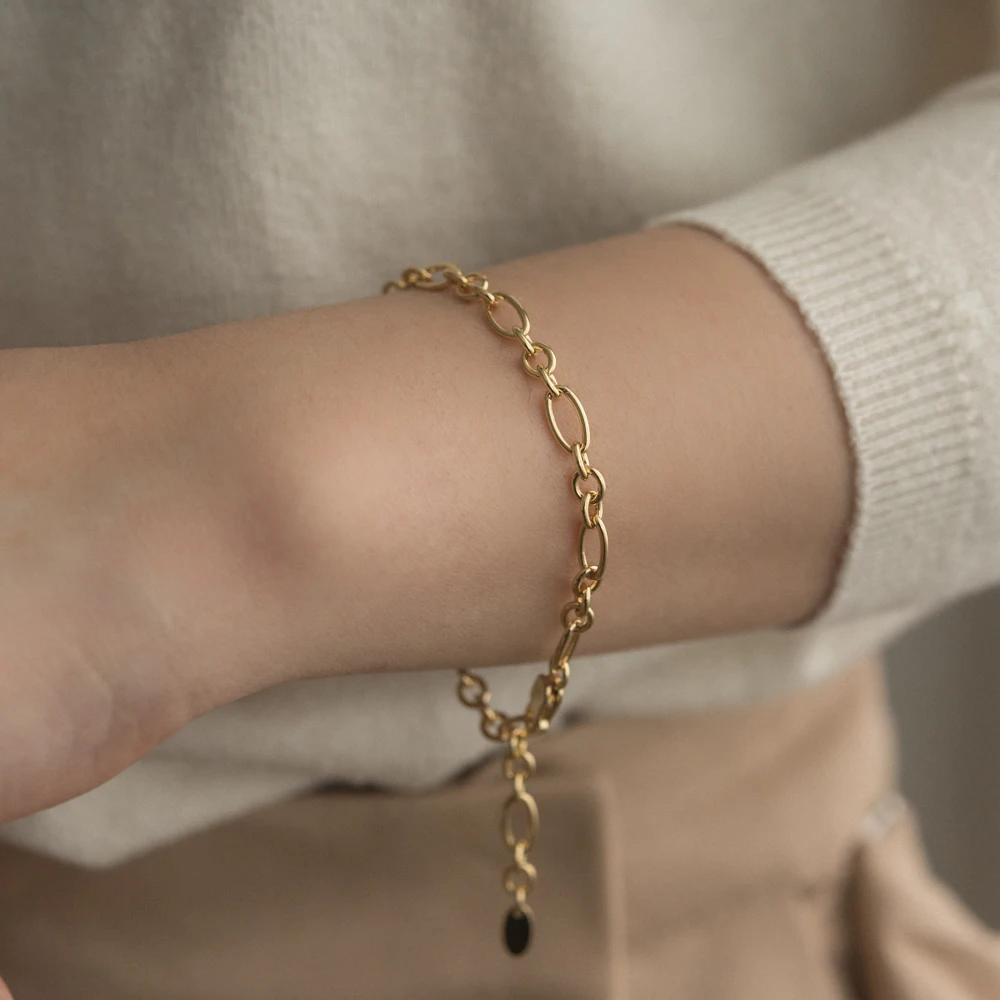 

Minimalist Unique Design Ladies Stainless Steel Gold Oval Link Chain Bracelet Dainty Chain Bracelet Trending Jewelry