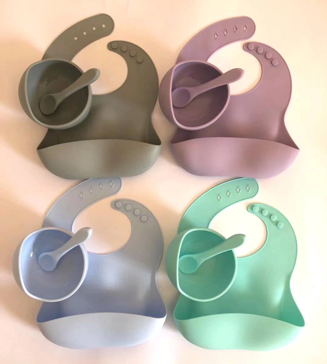 

Hot Selling Food Grade Silicone Baby Suction Bowl Easily Clean Baby Bibs Soft Silicone Spoon