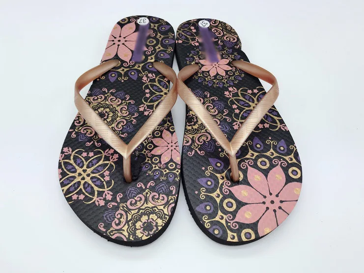 2024 Custom and Wholesale Summer Flip Flops Colorful Women Slipper PVC Upper and Rubber Outsloe Material