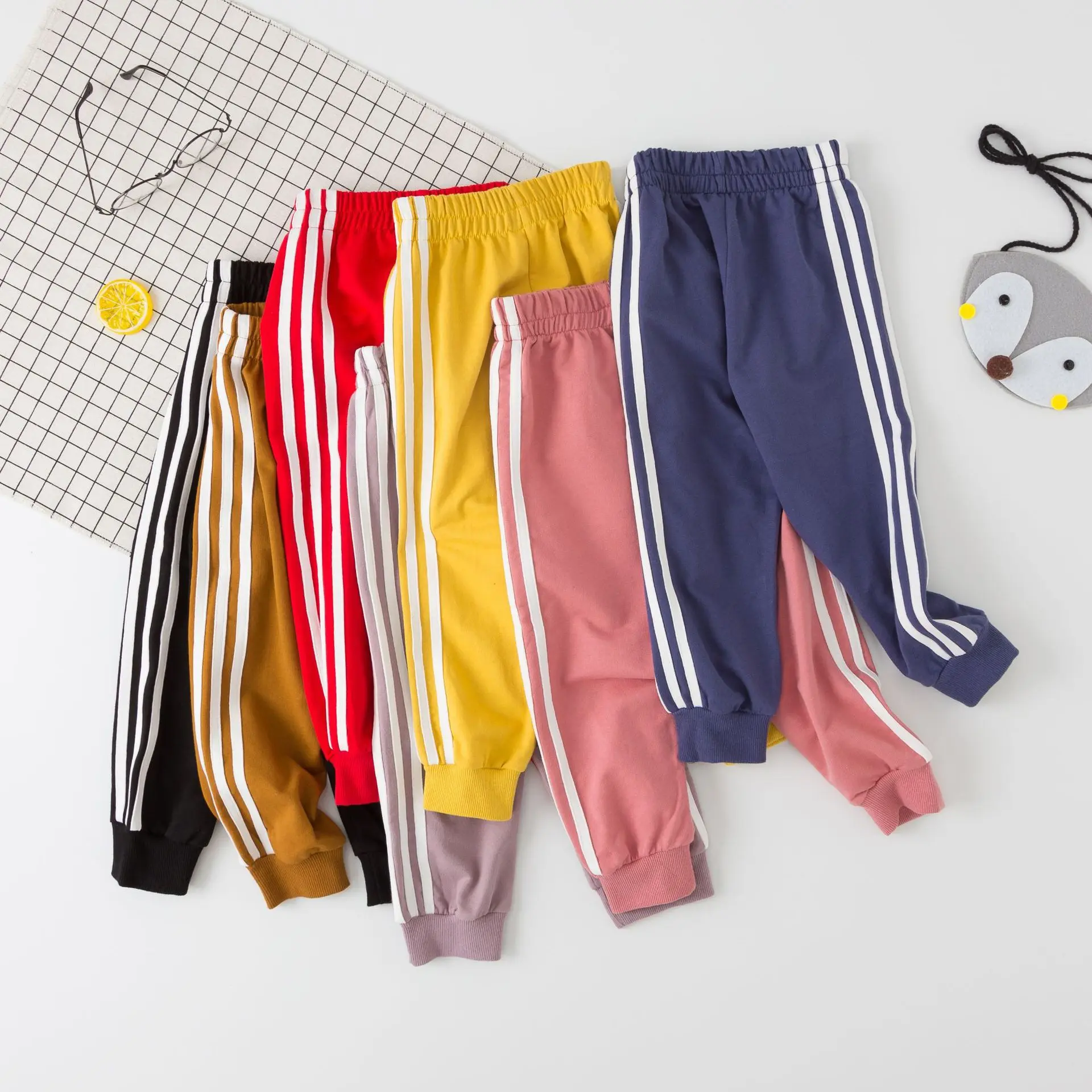 

Children's pants autumn style children's sports pants boys and girls Tong Bao loose leggings side striped children's casual pant