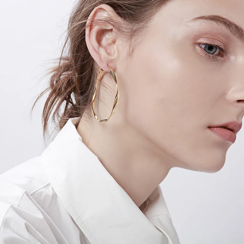 

European Popular Twisted Circle Earrings Simple Polished 18k Gold plated Stainless Steel Twist Round Hoop Earrings