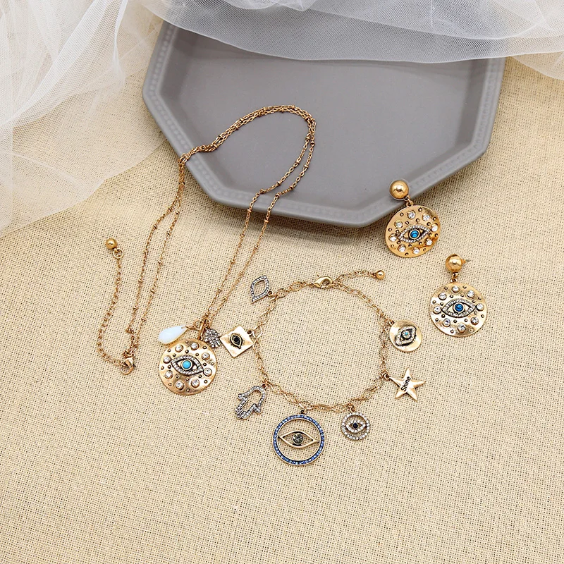 

sl0018d Designer Emballage Bracelet Accessories Hand Engraving Charms EvilEye Bracelet Charms For Bracelet Making Jewelry, Vintage gold