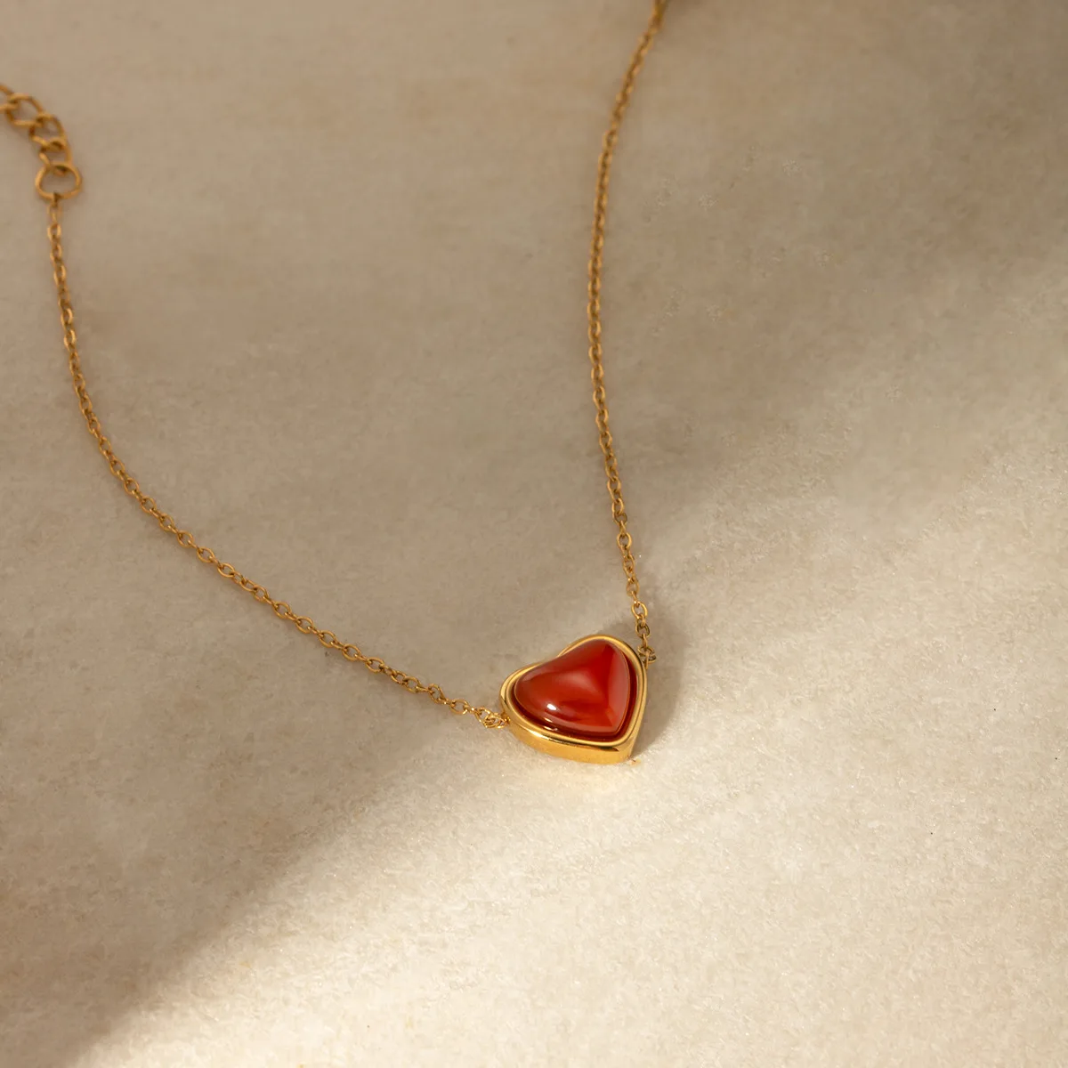 

G2695 Wholesale Collier 18K Gold Plated Stainless Steel Valentines Day Red Agate Stone Heart Pendant Bracelet Necklace for Women