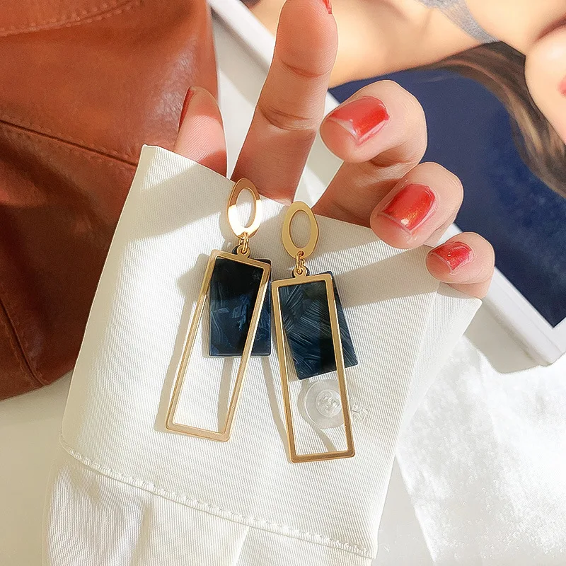 

2020 stylish geometric hollowing resin green earring