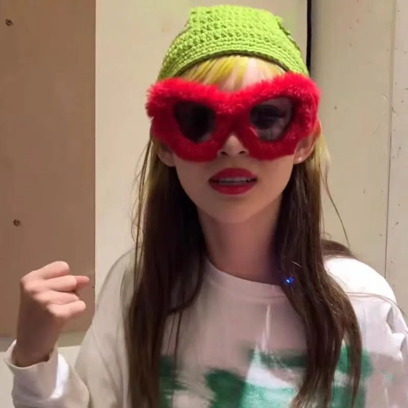 

2022 new arrivals retro classic plush sunglasses for Women Vintage designer shades Ladies Outdoor Playing Party Eyewear